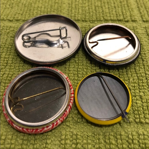 4 cute buttons - Picture 2 of 3